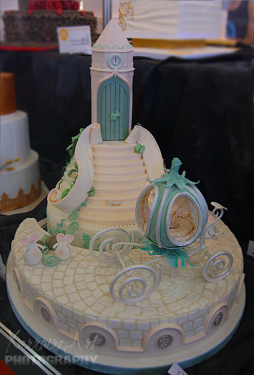 The little girl in me liked the Cinderella castle cake.