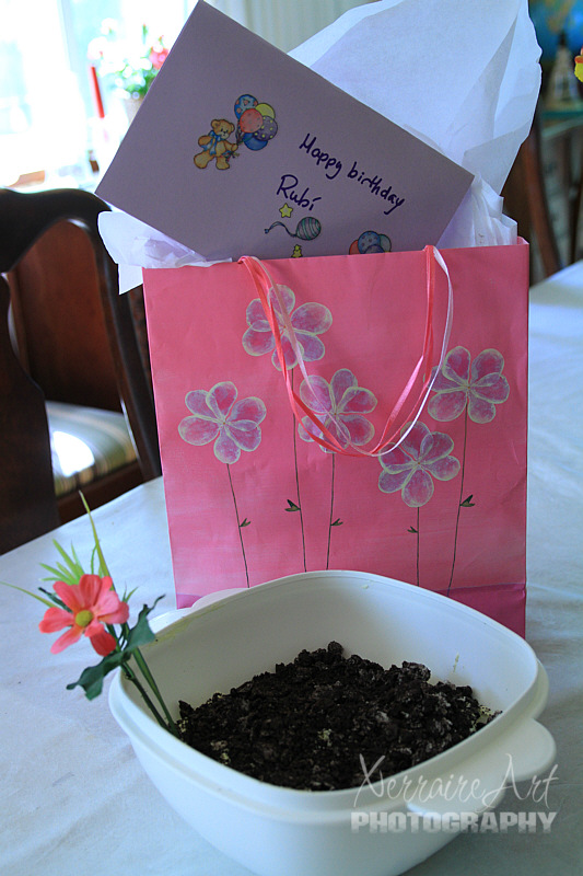 Rubí had presents and a dirt cake!