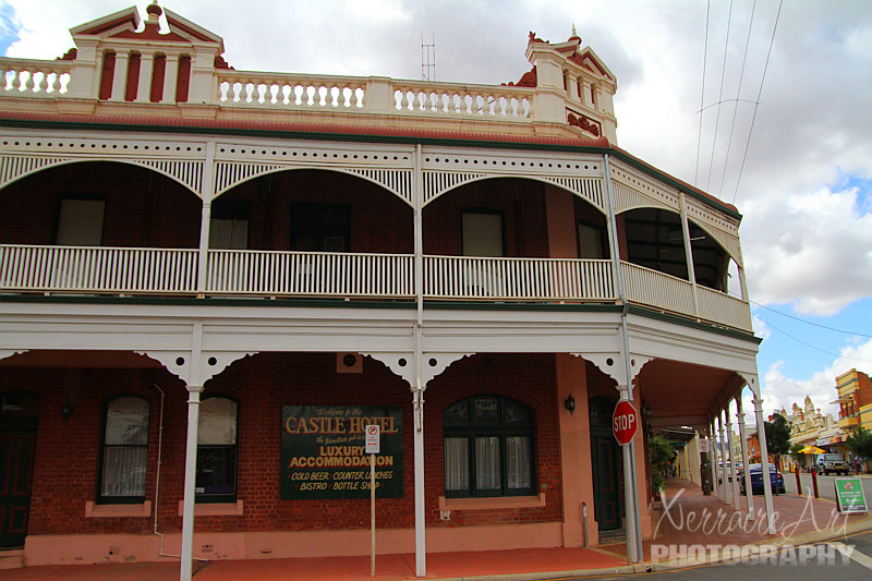 The Castle Hotel was established in 1853 and was the first inland hotel established in Western Australia. Now over 150 years old, the Castle Hotel is the only pub still operating in York WA. Like a majority of the other buildings in York, the Castle Hotel has maintained its heritage by not changing the building’s exterior. In fact, the hotel looks the same from the outside today as it did 150 years ago.