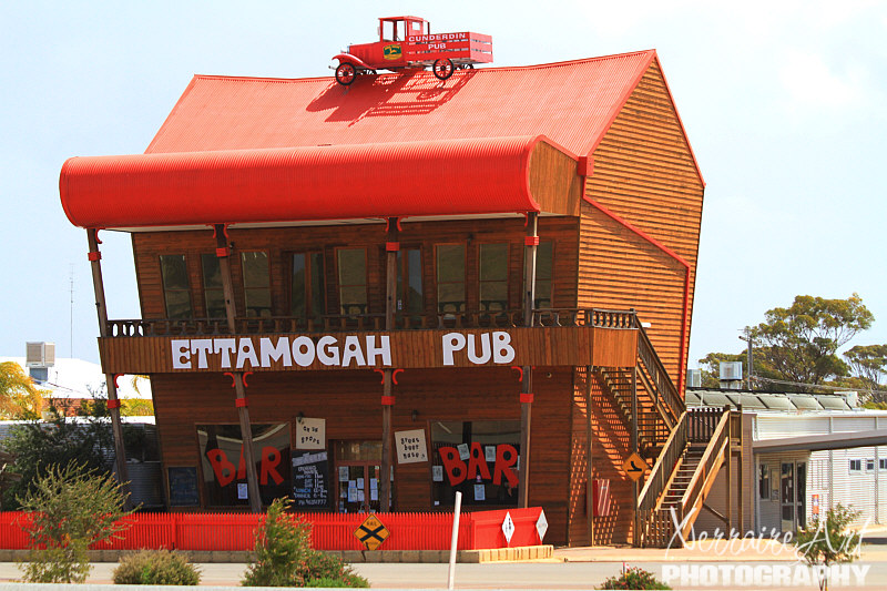 Back in the town of Cunderdin, I had to get closer to this unusual looking structure. The Ettamogah Cunderdin typifies the “outback pub” concept, and operates under a traditional country pub atmosphere.