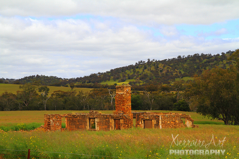 A closer look at the ruin.