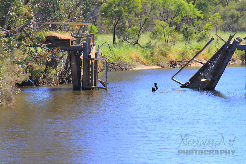 First stop? The old broken down Pumphrey's bridge over the Hotham River