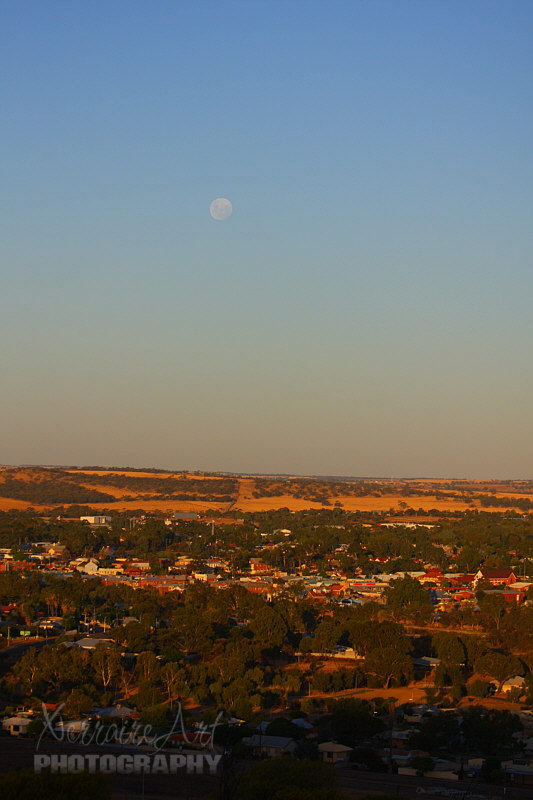 We drove up a hill that I thought in the U.S. would certain serve as a 'make out point' for every teenager. We had a nice view and the moon.